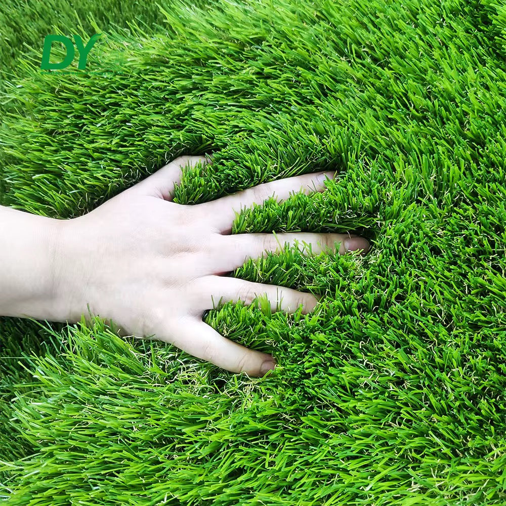 Tapis gazon synthétique : verdure et fraîcheur toute l’année