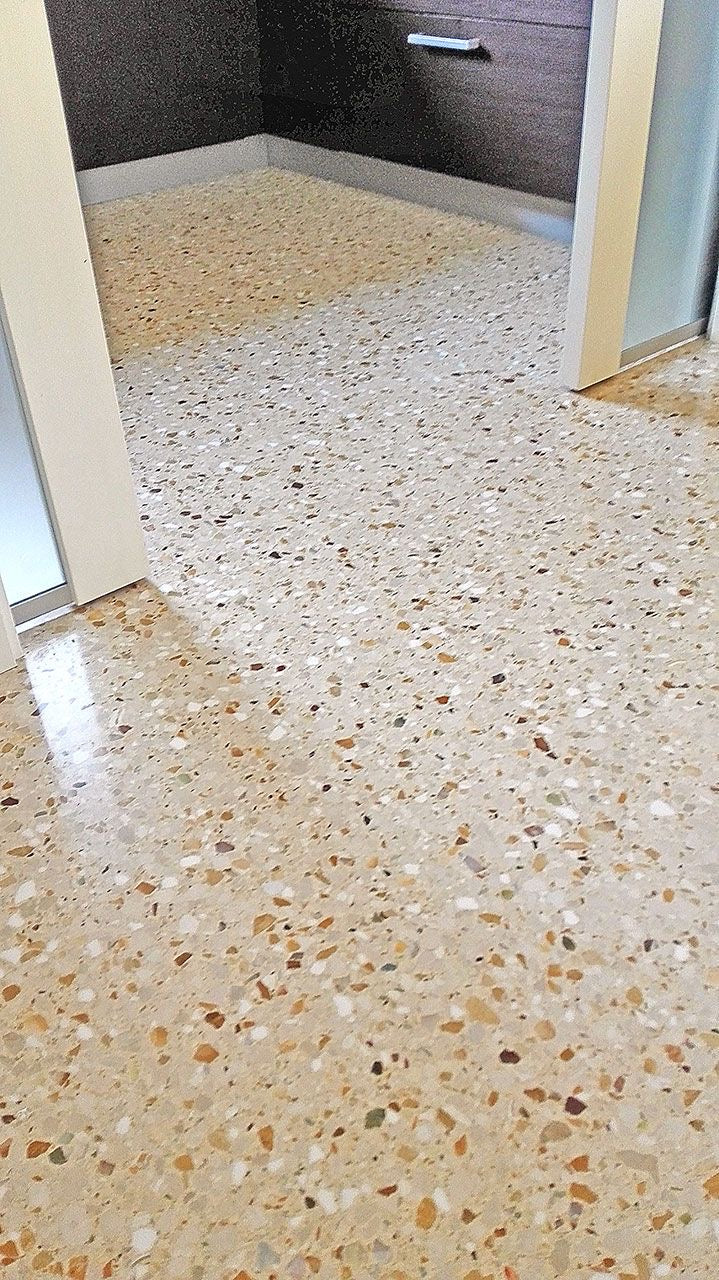 Revêtement de sol PVC Gerflor – Gris Moucheté rouge & Blanc