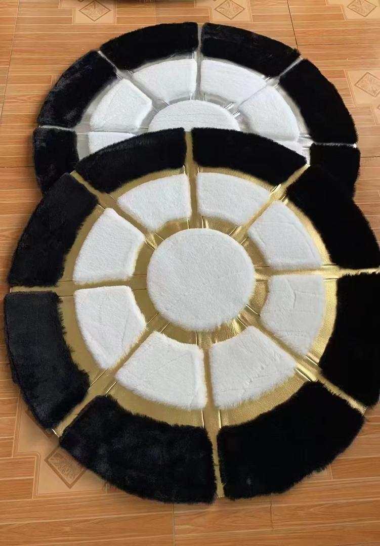 Tapis Rond noir "Luxury Gold" – L'Alliance du Moelleux et du Prestige