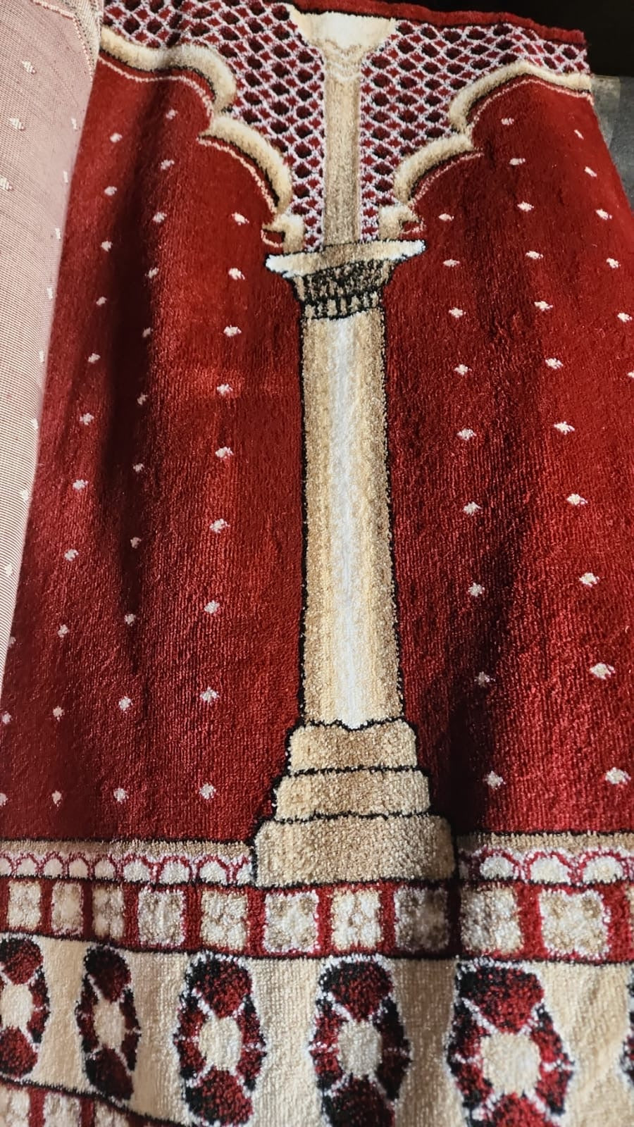 Moquette de Mosquée Super Luxe – Rouge Prestige