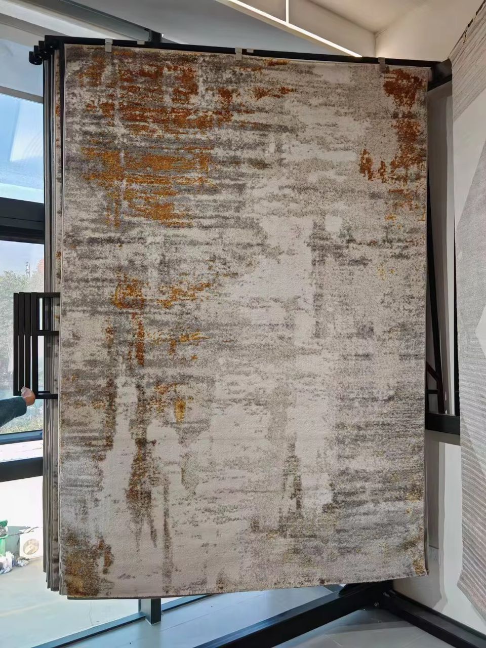 Tapis Royal "Golden Muse" – Collection Luxe & Résilience