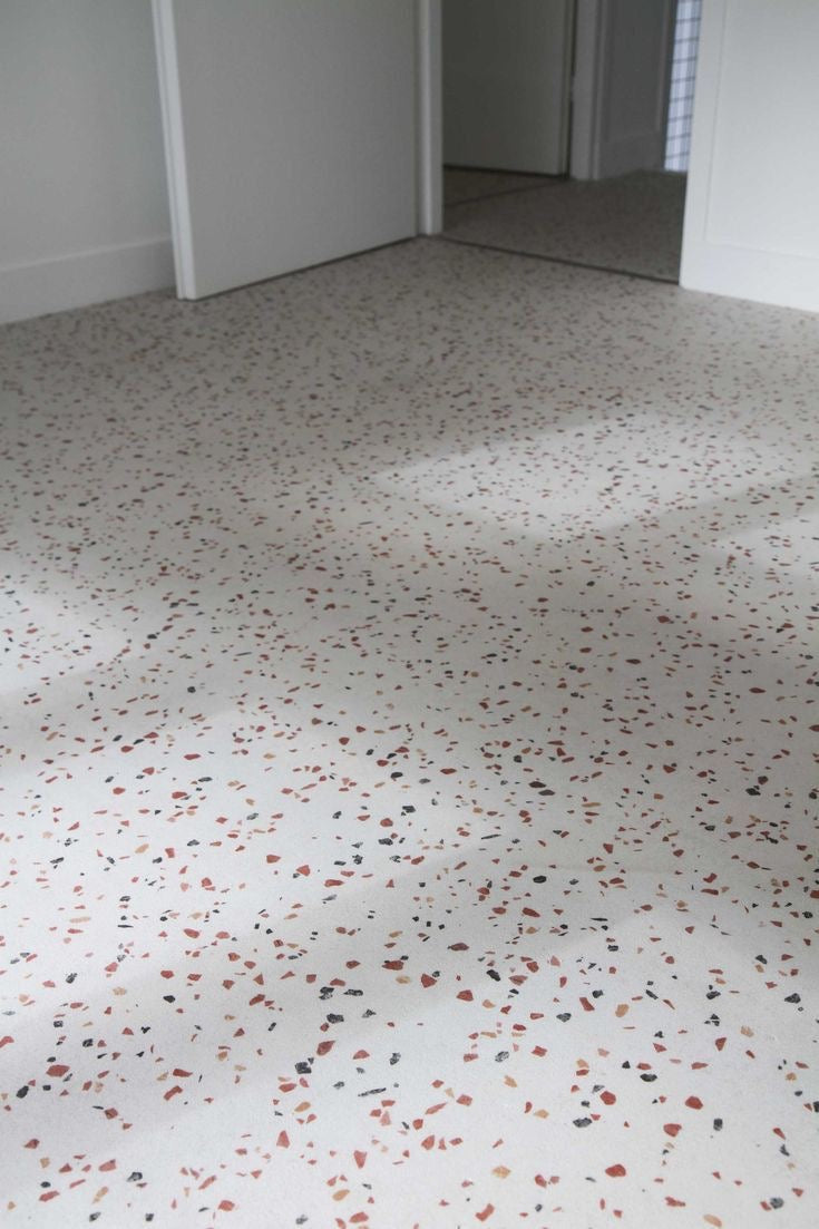 Revêtement de sol PVC Gerflor – Gris Moucheté rouge & Blanc